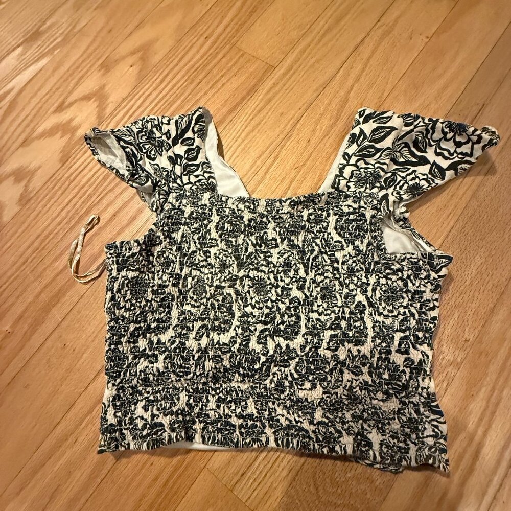 Midnight Sky Women's Large Black Floral Linen Flutter Sleeve Cropped Top - Picture 6 of 6